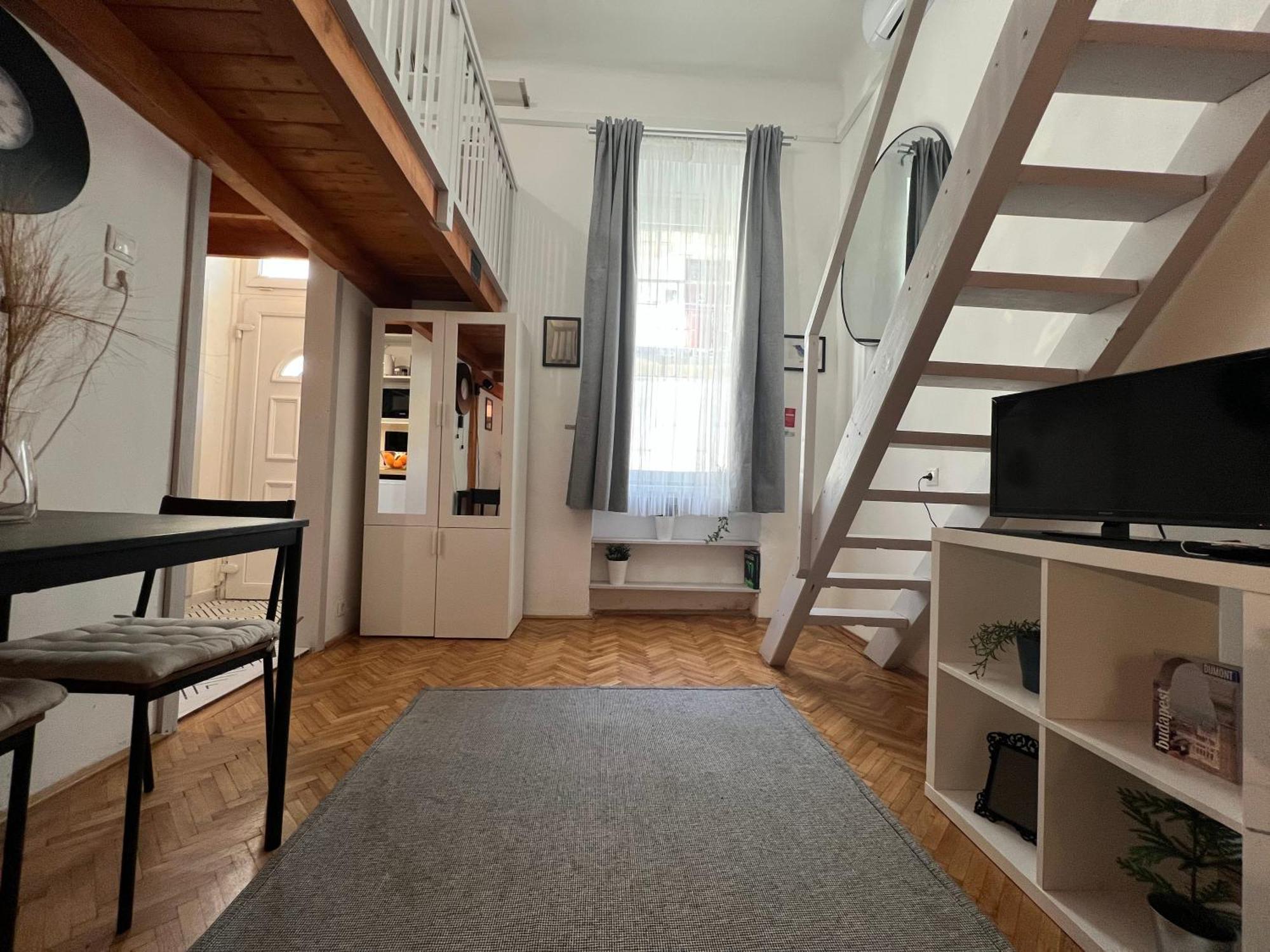 Lovely Little Loft Studio In The Heart Of Budapest Eksteriør billede